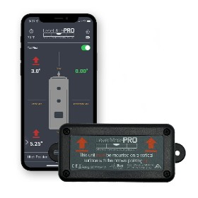 Sensor LevelMatePRO de LogicBlue con app de nivelación en el móvil