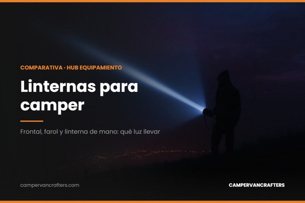 Persona con linterna proyectando un haz de luz en la noche