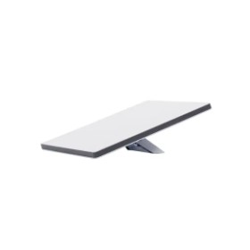 Antena Starlink Mini plegada sobre fondo blanco
