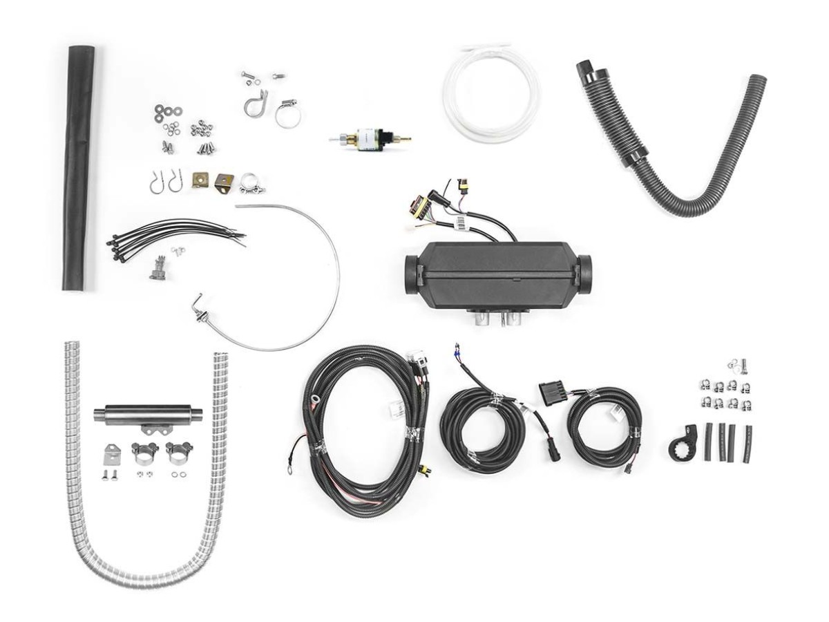 Contenido del kit de instalación de la Autoterm Air 2D: calefactor, bomba, silenciadores, tubos y mazos